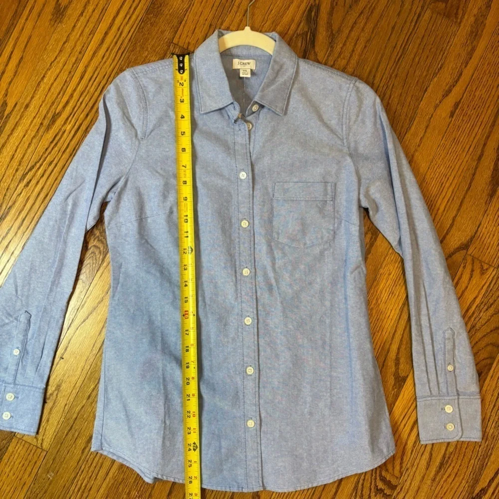 NWT Women’s J.Crew denim long sleeve button down shirt. Size: xs